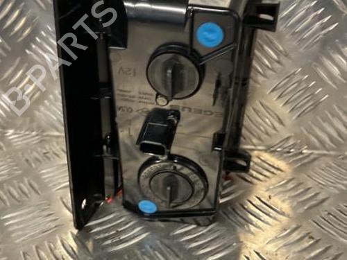 Feu de brouillard arrière NISSAN PRIMASTAR Van (X83) 2.5 dCi 140 (135 hp) 31261717