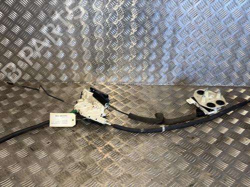 rear-left-lock-maserati-levante-suv-m161-2016-31880354 main image