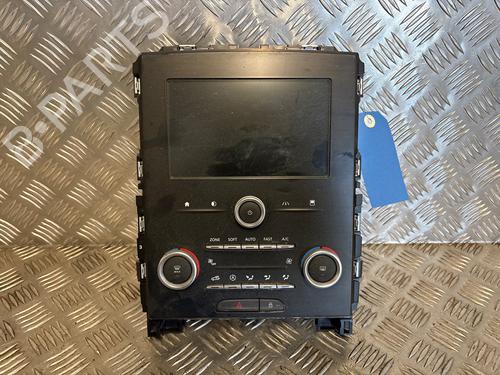 display-monitor-renault-megane-iv-hatchback-b9amn_-2015-37473867 main image