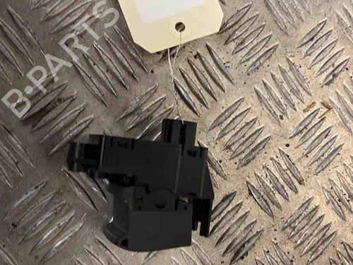 switch-renault-megane-iii-hatchback-bz01_-b3_-2008-36405932 main image