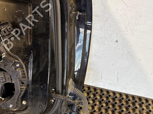 Used Left front door Left front door 39152964 39152964