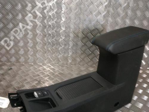 Used Armrest / Center console RENAULT CLIO V (B7_) 1.0 TCe 90 (B7MT) (91 hp) 30497724
