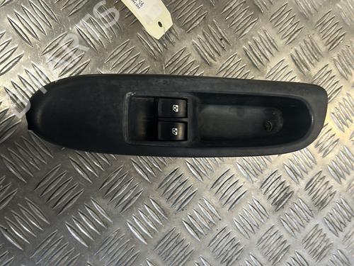Fensterheberschalter links vorne für RENAULT CLIO II (BB_, CB_) 1.4 16V (B/CB0P, BB13) (98 hp) 28100488