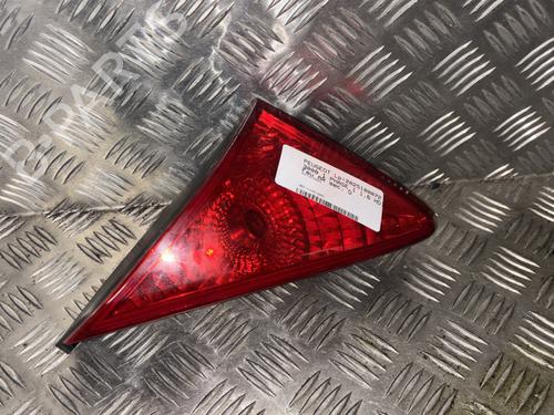 Używane Lampa tylna klapy bagażnika prawa PEUGEOT 3008 I MPV (0U_) 1.6 HDi (109 hp) 30730771