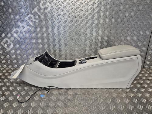 Used Armrest / Center console Armrest / Center console MERCEDES-BENZ A-CLASS (W176) A 200 (176.043) (156 hp) 34098113 34098113