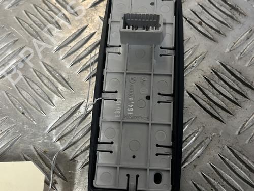 Used Left front window switch Left front window switch RENAULT LAGUNA III (BT0/1) 2.0 16V Turbo (170 hp) 25124370 25124370