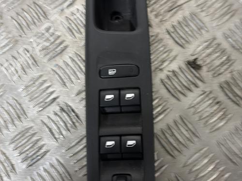 Used Left front window switch OPEL CORSA F (P2JO) 1.2 (68) (101 hp) 29629272