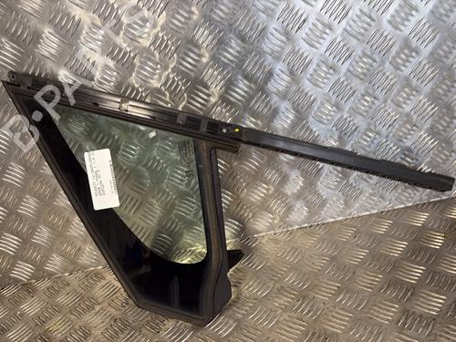 front-left-quarter-glass-peugeot-2008-i-cu_-2013-31974963 main image