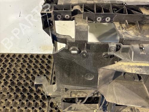 front-slam-panel-renault-megane-iv-hatchback-b9amn_-2015-37473861 main image