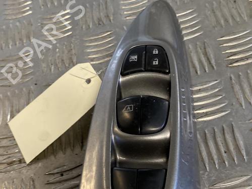 Used Left front window switch Left front window switch NISSAN JUKE (F15) 1.5 dCi (110 hp) 22095384 22095384