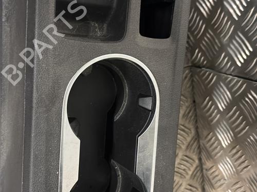 Used Armrest / Center console Armrest / Center console RENAULT CAPTUR II (HF_) TCe 160 (HFN1) (158 hp) 30058882 30058882