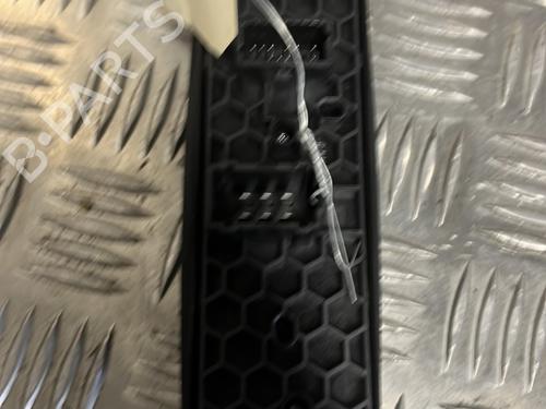 Used Left front window switch Left front window switch RENAULT FLUENCE (L3_) Z.E. (95 hp) 22520657 22520657