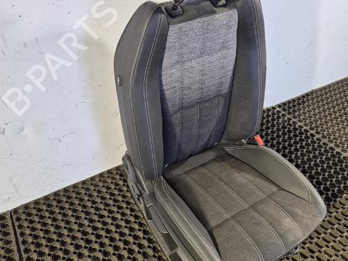 right-front-seat-renault-austral-2022-37735480 main image