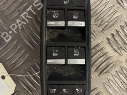 Fensterheberschalter links vorne für RENAULT CAPTUR II (HF_) TCe 90 (HFM6) (91 hp) 29895803
