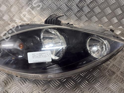 Used Left headlight SEAT LEON (1P1) 1.9 TDI (105 hp) 31052049