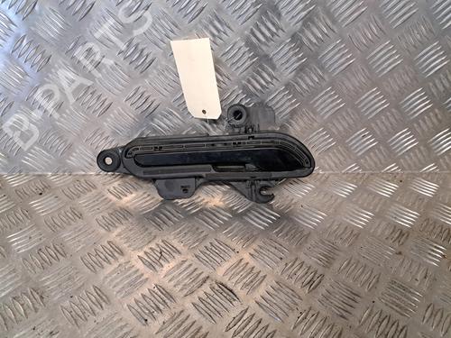 front-right-exterior-door-handle-tesla-model-3-5yj3-2017-24054982 main image