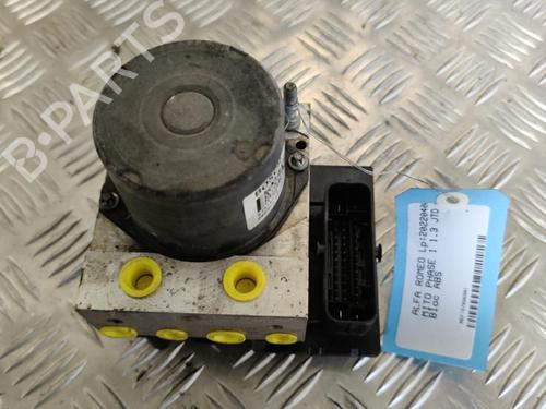Used ABS pump ABS pump ALFA ROMEO MITO (955_) 1.3 MultiJet (955AXH1B, 955AXT1A) (90 hp) 22094452 22094452
