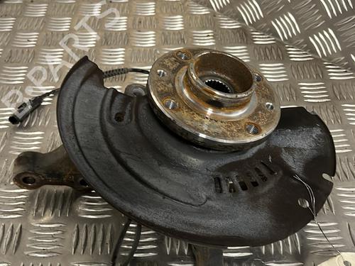 Used Right front steering knuckle RENAULT CLIO V (B7_) [2019-2026]  24350671