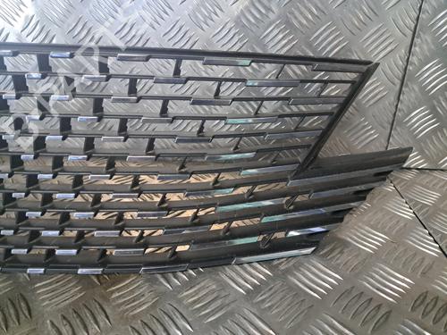 Grille PEUGEOT 3008 II SUV (MC_, MR_, MJ_, M4_) 1.2 THP/ PureTech 130 (MRHNSM, MRHNSU, MRHNSJ, MRHNYW,... | BP26217819C40