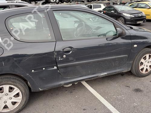 Brugte PEUGEOT 206+ (2L_, 2M_) 1.4 i (73 hp) 4478289