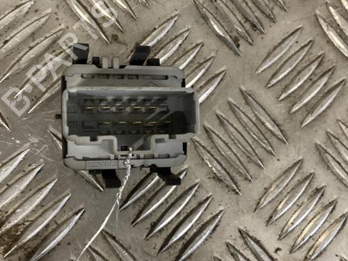 Used Left front window switch Left front window switch RENAULT TWINGO II (CN0_) 1.5 dCi (CN0E) (64 hp) 33199071 33199071