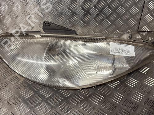 Højre forlygte PEUGEOT 206 Hatchback (2A/C) 1.1 i (60 hp) 30079078