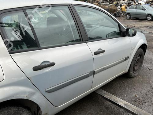 Used Right headlight RENAULT MEGANE II (BM0/1_, CM0/1_) 1.6 16V (BM0C, CM0C) (113 hp) 20345394