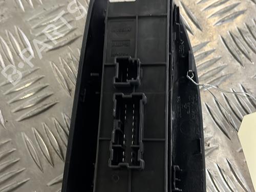 Used Left front window switch NISSAN JUKE (F15) 1.5 dCi (110 hp) 25151656