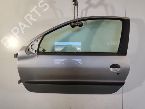 Used Left front door PEUGEOT 206 Hatchback (2A/C) 1.4 i (75 hp) 27704511