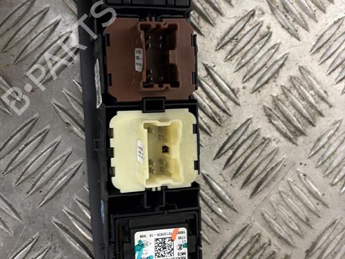 Left front window switch RENAULT CAPTUR I (J5_, H5_) 1.2 TCe 120 | BP32081339I27