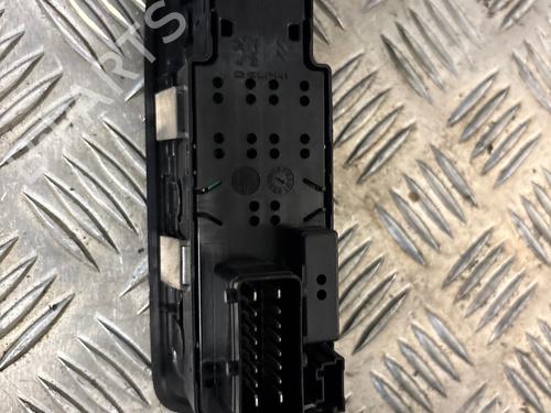 left-front-window-switch-citroen-c3-ii-sc_-2009-37661853 main image