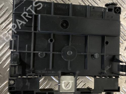 Used Fuse box Fuse box PEUGEOT 308 I (4A_, 4C_) 1.6 HDi (112 hp) 33729205 33729205