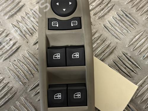 Used Left front window switch RENAULT MEGANE III Hatchback (BZ0/1_, B3_) 1.5 dCi (BZ09, BZ0D, BZ1W, BZ29, BZ14) (110 hp) 29737626