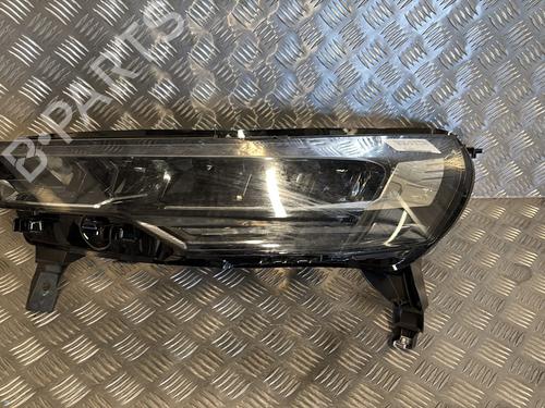 Used Left headlight RENAULT CAPTUR II (HF_) TCe 140 (HFN0) (140 hp) 28494079