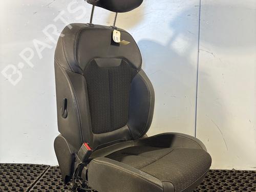 left-front-seat-renault-kadjar-ha_-hl_-2015-34531497 main image