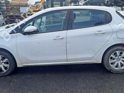 Left front fog light PEUGEOT 208 I (CA_, CC_) 1.6 HDi / BlueHDi 75 | BP30315878C30 