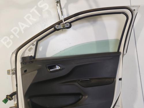 Used Right front door Right front door PEUGEOT 301 1.2 VTi 72 (72 hp) 26576504 26576504