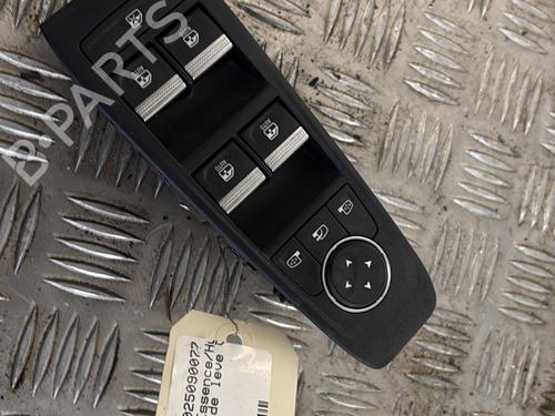Used Left front window switch RENAULT AUSTRAL E-TECH 200 Hybrid (HGM2) (199 hp) 32852124