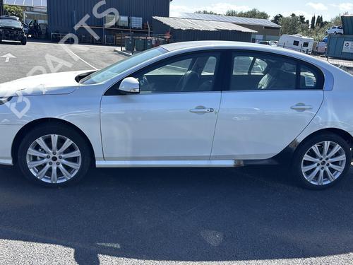 Brugte RENAULT LATITUDE (L70_) 2.0 dCi 175 (L70Y, L734) 4264219