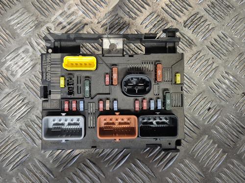 Used Fuse box Fuse box 36470156 36470156