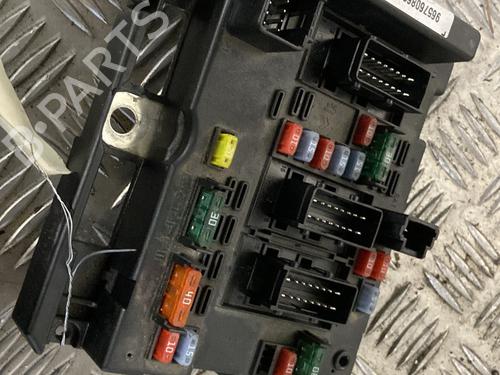 Fuse box PEUGEOT 206 CC (2D) 1.6 HDi 110 | BP32413035E1