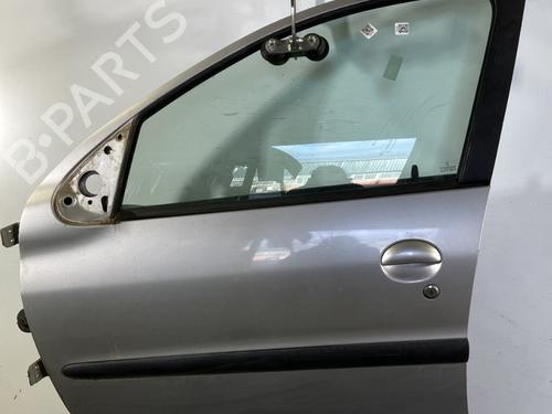 Used Left front door PEUGEOT 206 Hatchback (2A/C) 1.4 i (75 hp) 30965896