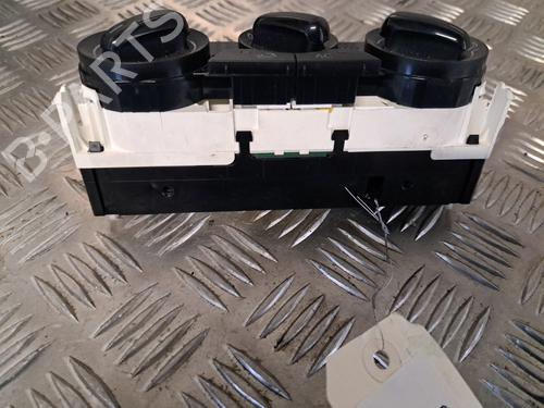 Used Climate control AUDI A1 Sportback (8XA, 8XF) 1.6 TDI (90 hp) 27483509
