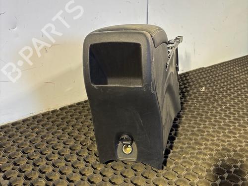 armrest-center-console-renault-kadjar-ha_-hl_-2015-34531498 main image