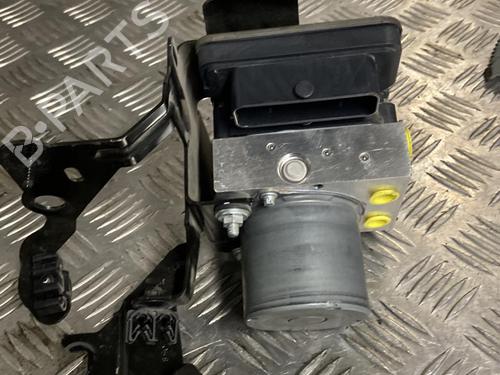 Used ABS pump RENAULT CLIO V (B7_) 1.0 SCe 65 (B7MG) (67 hp) 20345267