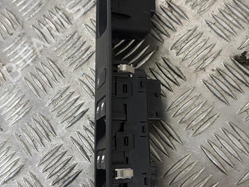 Left front window switch OPEL CORSA F (P2JO) 1.2 (68) | BP29629272I27 - Image 3