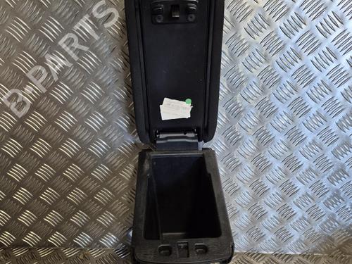 armrest-center-console-fiat-tipo-hatchback-356_-357_-2016-39953113 main image