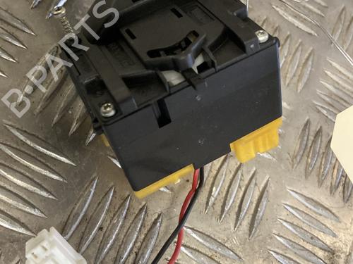 Switch RENAULT CLIO IV (BH_) 0.9 TCe 90 (BHNF, BHMA, BHMH, BHJK, BHJR) | BP33834775I30 - Image 2