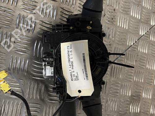 Used Steering column stalk RENAULT CLIO V (B7_) 1.5 Blue dCi 85 (B7AG) (86 hp) 28523168