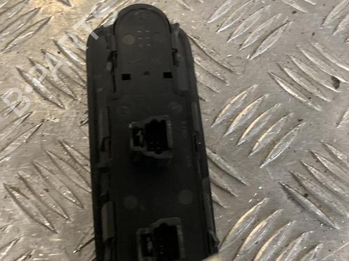 Used Left front window switch PEUGEOT 807 (EB_) 2.2 HDi (128 hp) 22095497